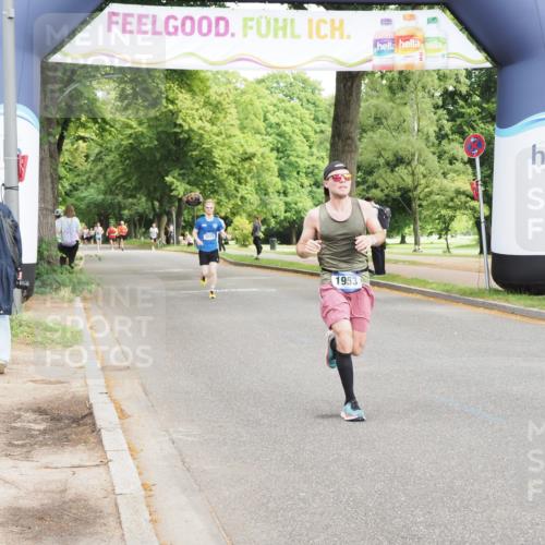 29.06.2025 - hella hamburg halbmarathon MichiJ http://msf.ph/oto/8184180 29.06.2025 10:18:05 Zwischen KM18-KM19 1953 meine-sportfotos.de