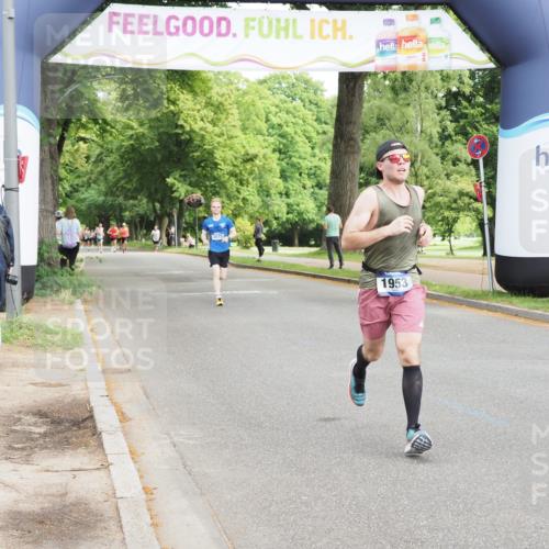 29.06.2025 - hella hamburg halbmarathon MichiJ http://msf.ph/oto/8184184 29.06.2025 10:18:05 Zwischen KM18-KM19 1953 meine-sportfotos.de