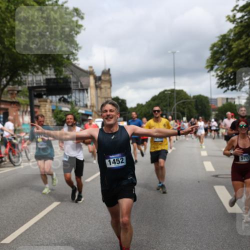 29.06.2025 - hella hamburg halbmarathon Yannick Fuchs http://msf.ph/oto/8184228 29.06.2025 10:43:28 20KM 1094, 1342, 1381, 1452, 1476, 2013, 2504, 2592, 2596, 2706, 2889, 2937, 3060, 4017, 4183, 4185, 4832, 5460, 5705, 6158, 7067, 7297, 8112, 8302, 8821, 9038, 9126, 9213, 9463, 9619, 9649, 9695, 9924, 10053, 10184, 10859, 10860, 11340, 11519, 11579, 11679, 11779, 11819, 11977, 12094, 12421, 12533, 12670, 13233, 13269, 13688, 14526, 15422, 15523, 15857, 15894, 16114, 16369, 16627, 16653, 16731, 16891, 17173, 17632, 17753, 18058, 18842, 18873 meine-sportfotos.de