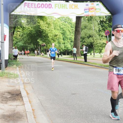 29.06.2025 - hella hamburg halbmarathon MichiJ http://msf.ph/oto/8184234 29.06.2025 10:18:05 Zwischen KM18-KM19 1953 meine-sportfotos.de