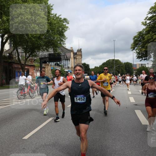 29.06.2025 - hella hamburg halbmarathon Yannick Fuchs http://msf.ph/oto/8184262 29.06.2025 10:43:28 20KM 1094, 1342, 1381, 1452, 1476, 2013, 2504, 2592, 2596, 2706, 2889, 2937, 3060, 4017, 4183, 4185, 4832, 5460, 5705, 6158, 7067, 7297, 8112, 8302, 8821, 9038, 9126, 9213, 9463, 9619, 9649, 9695, 9924, 10053, 10184, 10859, 10860, 11340, 11519, 11579, 11679, 11779, 11819, 11977, 12094, 12421, 12533, 12670, 13233, 13269, 13688, 14526, 15422, 15523, 15857, 15894, 16114, 16369, 16627, 16653, 16731, 16891, 17173, 17632, 17753, 18058, 18842, 18873 meine-sportfotos.de