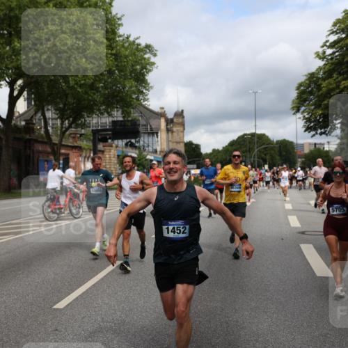 29.06.2025 - hella hamburg halbmarathon Yannick Fuchs http://msf.ph/oto/8184276 29.06.2025 10:43:28 20KM 1094, 1342, 1381, 1452, 1476, 2013, 2504, 2592, 2596, 2706, 2889, 2937, 3060, 4017, 4183, 4185, 4832, 5460, 5705, 6158, 7067, 7297, 8112, 8302, 8821, 9038, 9126, 9213, 9463, 9619, 9649, 9695, 9924, 10053, 10184, 10859, 10860, 11340, 11519, 11579, 11679, 11779, 11819, 11977, 12094, 12421, 12533, 12670, 13233, 13269, 13688, 14526, 15422, 15523, 15857, 15894, 16114, 16369, 16627, 16653, 16731, 16891, 17173, 17632, 17753, 18058, 18842, 18873 meine-sportfotos.de
