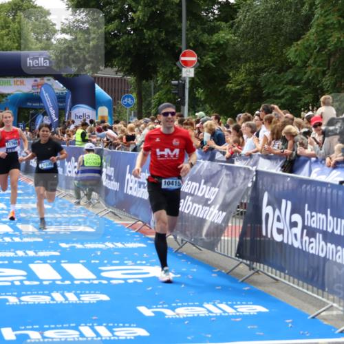 29.06.2025 - hella hamburg halbmarathon Zöllner http://msf.ph/oto/8184291 29.06.2025 10:41:54 Ziel 1169, 7092, 10415, 11765, 15521, 15935 meine-sportfotos.de
