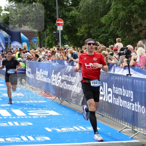 29.06.2025 - hella hamburg halbmarathon Zöllner http://msf.ph/oto/8184315 29.06.2025 10:41:55 Ziel 1169, 7092, 10415, 11765, 15521, 15935, 16507 meine-sportfotos.de