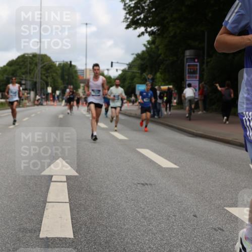 29.06.2025 - hella hamburg halbmarathon Yannick Fuchs http://msf.ph/oto/8184342 29.06.2025 10:29:05 20KM 1080, 2228, 2879, 3005, 5550, 6305, 7534, 7884, 7901, 9376, 9519, 11019, 11202, 11230, 11661, 13771, 14448, 14549, 15500, 15902, 16148, 16417, 17751, 17877, 18026, 18837 meine-sportfotos.de