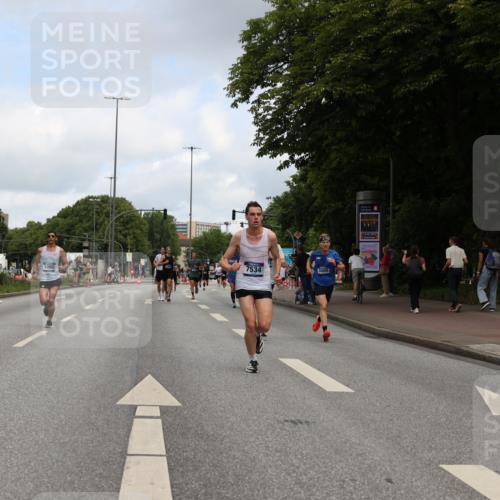 29.06.2025 - hella hamburg halbmarathon Yannick Fuchs http://msf.ph/oto/8184387 29.06.2025 10:29:06 20KM 1080, 2228, 2879, 3005, 5550, 6305, 7534, 7884, 7901, 9376, 9519, 11019, 11202, 11230, 11661, 13771, 14448, 14549, 15500, 15902, 16148, 16417, 17751, 17877, 18026, 18837 meine-sportfotos.de