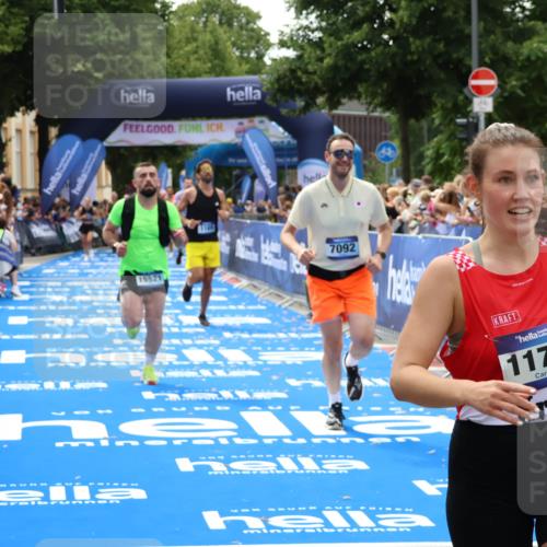 29.06.2025 - hella hamburg halbmarathon Zöllner http://msf.ph/oto/8184398 29.06.2025 10:41:58 Ziel 1169, 7092, 7363, 8694, 15521, 16507 meine-sportfotos.de