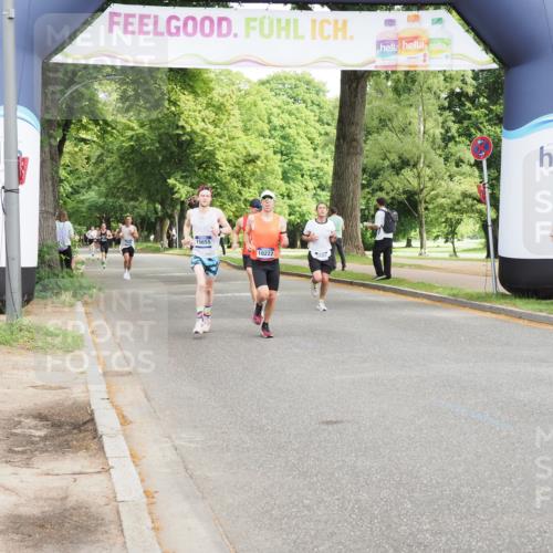 29.06.2025 - hella hamburg halbmarathon MichiJ http://msf.ph/oto/8184440 29.06.2025 10:18:18 Zwischen KM18-KM19  meine-sportfotos.de