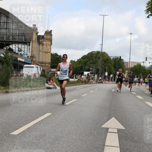 29.06.2025 - hella hamburg halbmarathon Yannick Fuchs http://msf.ph/oto/8184453 29.06.2025 10:29:07 20KM 1080, 2228, 2879, 3005, 5550, 6305, 7534, 7628, 7884, 7901, 9376, 9519, 11019, 11202, 11230, 11661, 13771, 14448, 14549, 15500, 15902, 16417, 17751, 17877, 18026, 18837 meine-sportfotos.de