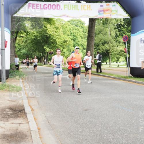29.06.2025 - hella hamburg halbmarathon MichiJ http://msf.ph/oto/8184471 29.06.2025 10:18:19 Zwischen KM18-KM19 10222, 10351 meine-sportfotos.de