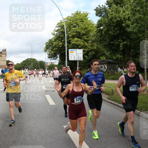 29.06.2025 - hella hamburg halbmarathon Yannick Fuchs http://msf.ph/oto/8184473 29.06.2025 10:43:29 20KM 1094, 1342, 1381, 1452, 1476, 2013, 2504, 2592, 2596, 2706, 2889, 2937, 3060, 4017, 4183, 4185, 4832, 5460, 5705, 6158, 7067, 7297, 7332, 8112, 8302, 8821, 9038, 9126, 9213, 9463, 9619, 9649, 9695, 9924, 10053, 10184, 10859, 10860, 11340, 11519, 11579, 11679, 11779, 11819, 11977, 12094, 12421, 12533, 12670, 13233, 13269, 13688, 14526, 15422, 15523, 15857, 15894, 16114, 16369, 16627, 16653, 16731, 16891, 17173, 17632, 17753, 18058, 18842, 18873 meine-sportfotos.de