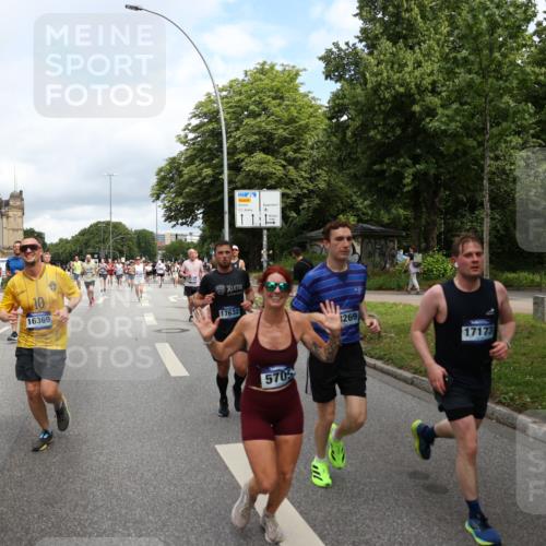 29.06.2025 - hella hamburg halbmarathon Yannick Fuchs http://msf.ph/oto/8184503 29.06.2025 10:43:29 20KM 1094, 1342, 1381, 1452, 1476, 2013, 2504, 2592, 2596, 2706, 2889, 2937, 3060, 4017, 4183, 4185, 4832, 5460, 5705, 6158, 7067, 7297, 7332, 8112, 8302, 8821, 9038, 9126, 9213, 9463, 9619, 9649, 9695, 9924, 10053, 10184, 10859, 10860, 11340, 11519, 11579, 11679, 11779, 11819, 11977, 12094, 12421, 12533, 12670, 13233, 13269, 13688, 14526, 15422, 15523, 15857, 15894, 16114, 16369, 16627, 16653, 16731, 16891, 17173, 17632, 17753, 18058, 18842, 18873 meine-sportfotos.de