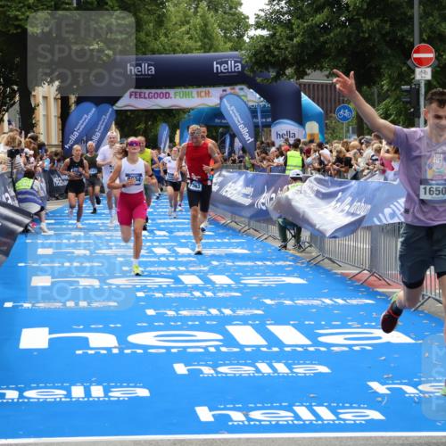 29.06.2025 - hella hamburg halbmarathon Zöllner http://msf.ph/oto/8184515 29.06.2025 10:42:03 Ziel 5690, 6593, 7363, 8694, 11417, 12292, 13196, 15846, 16507, 17864, 17926, 18920, 19046 meine-sportfotos.de