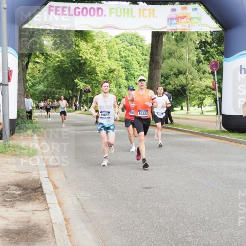 29.06.2025 - hella hamburg halbmarathon MichiJ http://msf.ph/oto/8184522 29.06.2025 10:18:19 Zwischen KM18-KM19 10222, 10351 meine-sportfotos.de