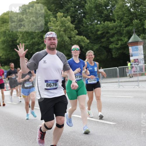 29.06.2025 - hella hamburg halbmarathon Jannik Wohlers http://msf.ph/oto/8184621 29.06.2025 10:23:23 Lombardsbrücke 1304, 1545, 2125, 2489, 4122, 4646, 4990, 5055, 5160, 5358, 6747, 8031, 8149, 8181, 8502, 8676, 9217, 9603, 9715, 10649, 11044, 11300, 11454, 11793, 13149, 14521, 15739, 15853, 16331, 17385, 17513, 18091, 18314, 18745, 18865, 18998, 19017 meine-sportfotos.de