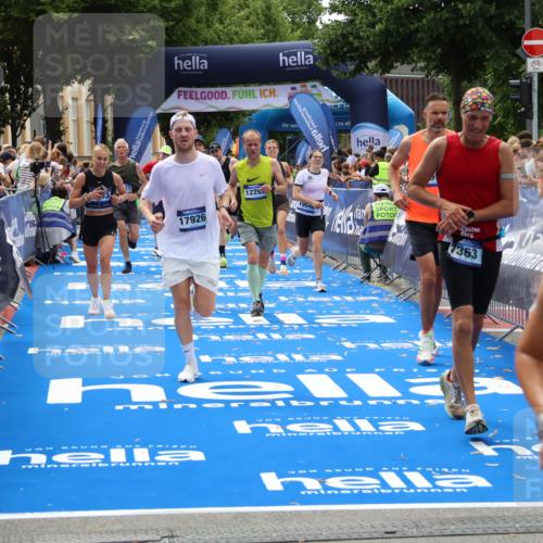 29.06.2025 - hella hamburg halbmarathon Zöllner http://msf.ph/oto/8184625 29.06.2025 10:42:06 Ziel 5690, 6593, 7363, 8694, 10216, 11417, 12098, 12292, 13196, 15846, 16677, 17864, 17926, 18920, 19046 meine-sportfotos.de