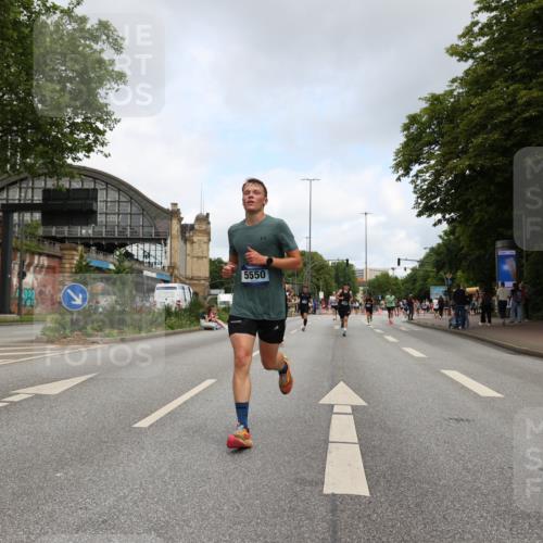 29.06.2025 - hella hamburg halbmarathon Yannick Fuchs http://msf.ph/oto/8184639 29.06.2025 10:29:14 20KM 1002, 1080, 3005, 4477, 5048, 5152, 5550, 6169, 6878, 7534, 7628, 7884, 7901, 9519, 9686, 11202, 11230, 11661, 15902, 16417, 17014, 18026, 18837 meine-sportfotos.de