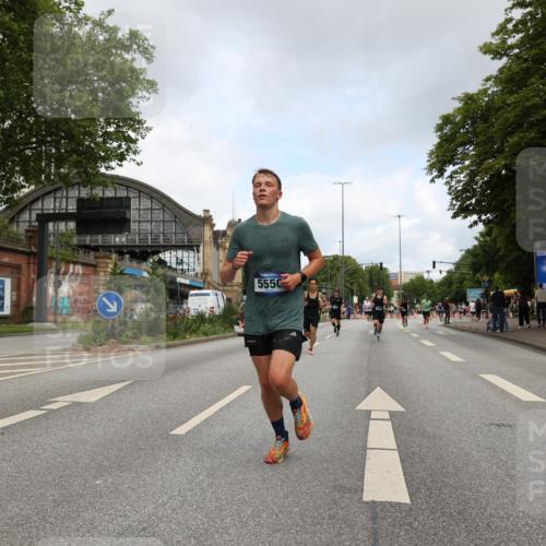 29.06.2025 - hella hamburg halbmarathon Yannick Fuchs http://msf.ph/oto/8184646 29.06.2025 10:29:14 20KM 1002, 1080, 3005, 4477, 5048, 5152, 5550, 6169, 6878, 7534, 7628, 7884, 7901, 9519, 9686, 11202, 11230, 11661, 15902, 16417, 17014, 18026, 18837 meine-sportfotos.de