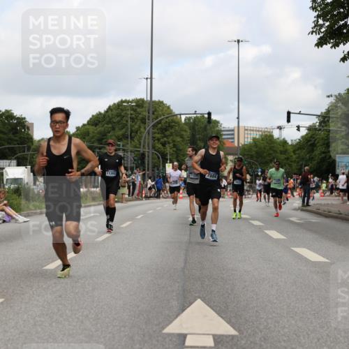 29.06.2025 - hella hamburg halbmarathon Yannick Fuchs http://msf.ph/oto/8184656 29.06.2025 10:29:15 20KM 1002, 1080, 3005, 4477, 5048, 5152, 5550, 6169, 6878, 7534, 7628, 7884, 9519, 9686, 11202, 11230, 11661, 15902, 16417, 17014, 18026, 18837 meine-sportfotos.de
