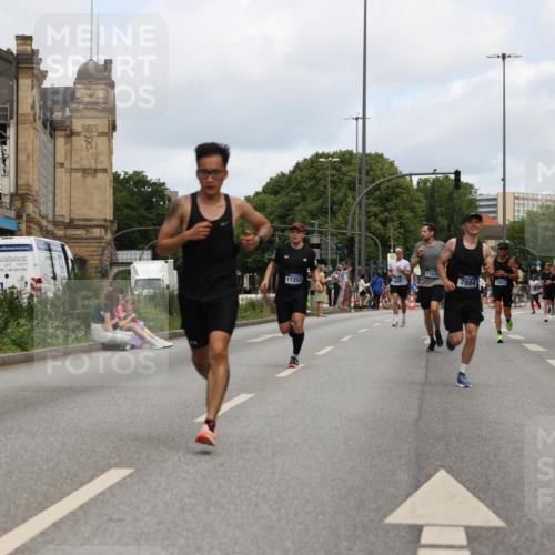 29.06.2025 - hella hamburg halbmarathon Yannick Fuchs http://msf.ph/oto/8184661 29.06.2025 10:29:15 20KM 1002, 1080, 3005, 4477, 5048, 5152, 5550, 6169, 6878, 7534, 7628, 7884, 9519, 9686, 11202, 11230, 11661, 15902, 16417, 17014, 18026, 18837 meine-sportfotos.de