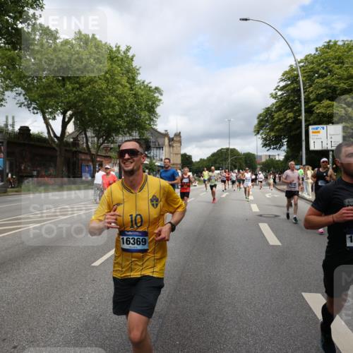 29.06.2025 - hella hamburg halbmarathon Yannick Fuchs http://msf.ph/oto/8184690 29.06.2025 10:43:30 20KM 1094, 1342, 1381, 1452, 1476, 2013, 2504, 2592, 2596, 2706, 2889, 2937, 3060, 4017, 4183, 4185, 4832, 5460, 5705, 6158, 7067, 7297, 7332, 8112, 8302, 8437, 8821, 9038, 9126, 9213, 9463, 9619, 9649, 9695, 9924, 10053, 10184, 10859, 10860, 11340, 11519, 11579, 11679, 11779, 11819, 11977, 12094, 12421, 12533, 12670, 13233, 13269, 13688, 14526, 15422, 15523, 15857, 15894, 16114, 16369, 16627, 16653, 16731, 16891, 17173, 17632, 17753, 18058, 18842, 18873, 19109 meine-sportfotos.de