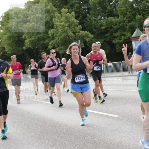 29.06.2025 - hella hamburg halbmarathon Jannik Wohlers http://msf.ph/oto/8184695 29.06.2025 10:23:25 Lombardsbrücke 1304, 1545, 2125, 2489, 4122, 4646, 4990, 5055, 5160, 5358, 5661, 6747, 8031, 8141, 8149, 8181, 8502, 8676, 8717, 9217, 9603, 9715, 10649, 11044, 11300, 11415, 11454, 11793, 13149, 14521, 15739, 15853, 16331, 17385, 17513, 18091, 18314, 18745, 18998, 19017 meine-sportfotos.de