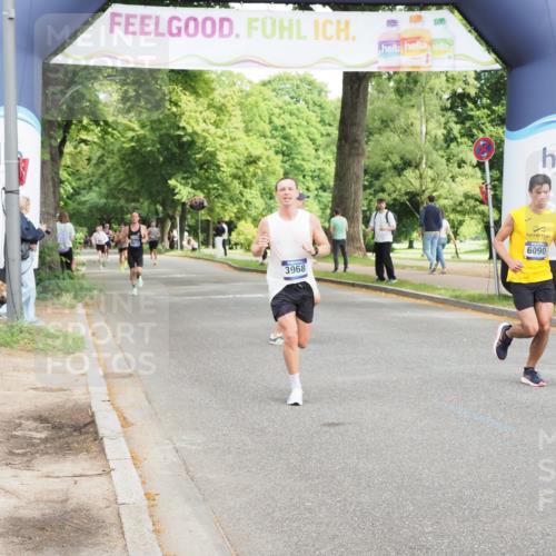 29.06.2025 - hella hamburg halbmarathon MichiJ http://msf.ph/oto/8184697 29.06.2025 10:18:24 Zwischen KM18-KM19 3968, 6090, 10222, 10351, 15655, 18763 meine-sportfotos.de