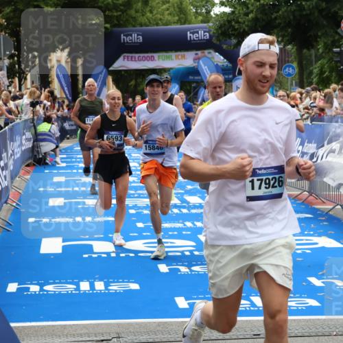 29.06.2025 - hella hamburg halbmarathon Zöllner http://msf.ph/oto/8184698 29.06.2025 10:42:08 Ziel 1441, 5690, 6593, 10216, 11417, 12098, 12292, 13196, 15846, 16677, 17864, 17926, 18920, 19046 meine-sportfotos.de