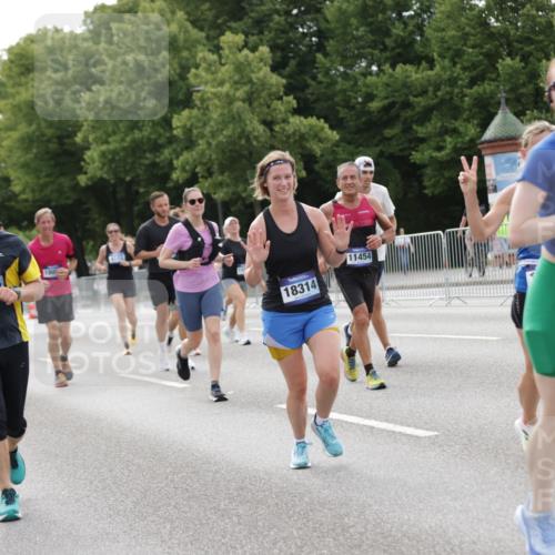 29.06.2025 - hella hamburg halbmarathon Jannik Wohlers http://msf.ph/oto/8184719 29.06.2025 10:23:25 Lombardsbrücke 1304, 1545, 2125, 2489, 4122, 4646, 4990, 5055, 5160, 5358, 5661, 6747, 8031, 8141, 8149, 8181, 8502, 8676, 8717, 9217, 9603, 9715, 10649, 11044, 11300, 11415, 11454, 11793, 13149, 14521, 15739, 15853, 16331, 17385, 17513, 18091, 18314, 18745, 18998, 19017 meine-sportfotos.de