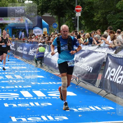 29.06.2025 - hella hamburg halbmarathon Zöllner http://msf.ph/oto/8184721 29.06.2025 10:33:18 Ziel 1910, 1959, 4679, 7723, 9047, 14167, 16881, 17175, 18455 meine-sportfotos.de