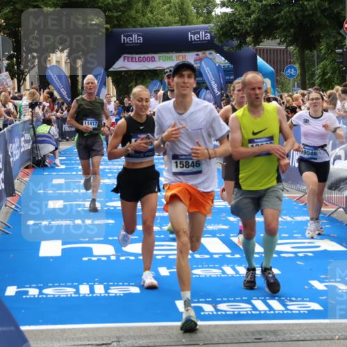 29.06.2025 - hella hamburg halbmarathon Zöllner http://msf.ph/oto/8184736 29.06.2025 10:42:09 Ziel 1441, 5682, 6593, 10216, 11417, 12098, 12292, 13196, 15846, 16677, 17864, 18920, 19046 meine-sportfotos.de