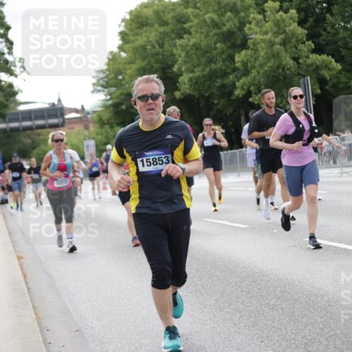 29.06.2025 - hella hamburg halbmarathon Jannik Wohlers http://msf.ph/oto/8184743 29.06.2025 10:23:26 Lombardsbrücke 1444, 1545, 2125, 2489, 4122, 4646, 4990, 5055, 5160, 5358, 5661, 6747, 8031, 8141, 8149, 8181, 8502, 8676, 8717, 9217, 9603, 9715, 10649, 11044, 11415, 11454, 11793, 13149, 14521, 15739, 15853, 16331, 17385, 17513, 18091, 18314, 18745, 18998, 19017 meine-sportfotos.de