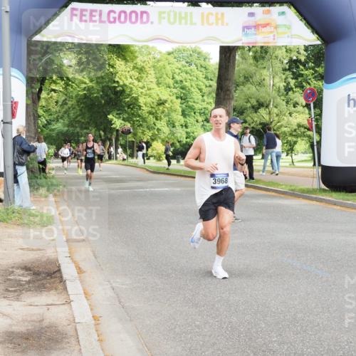 29.06.2025 - hella hamburg halbmarathon MichiJ http://msf.ph/oto/8184744 29.06.2025 10:18:24 Zwischen KM18-KM19 3968, 6090, 10222, 10351, 15655, 18763 meine-sportfotos.de