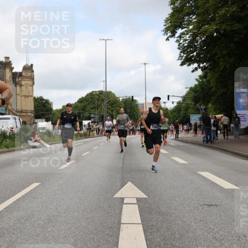 29.06.2025 - hella hamburg halbmarathon Yannick Fuchs http://msf.ph/oto/8184760 29.06.2025 10:29:17 20KM 1002, 1080, 3005, 4477, 5048, 5152, 5550, 6169, 6878, 7534, 7628, 7884, 9519, 9686, 11202, 11230, 11661, 14069, 14388, 15902, 16417, 17014, 18026, 18837 meine-sportfotos.de