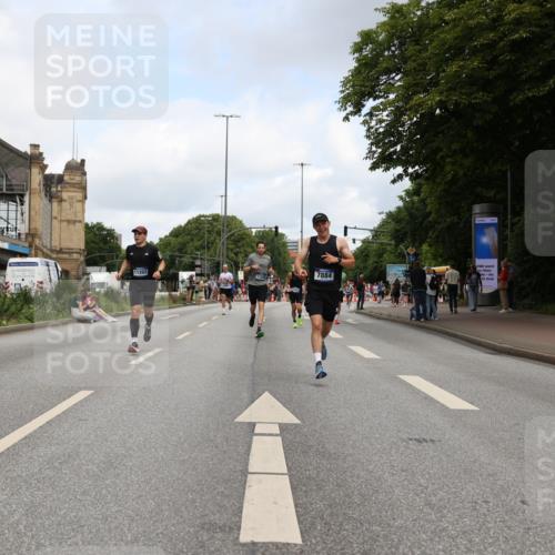 29.06.2025 - hella hamburg halbmarathon Yannick Fuchs http://msf.ph/oto/8184767 29.06.2025 10:29:17 20KM 1002, 1080, 3005, 4477, 5048, 5152, 5550, 6169, 6878, 7534, 7628, 7884, 9519, 9686, 11202, 11230, 11661, 14069, 14388, 15902, 16417, 17014, 18026, 18837 meine-sportfotos.de