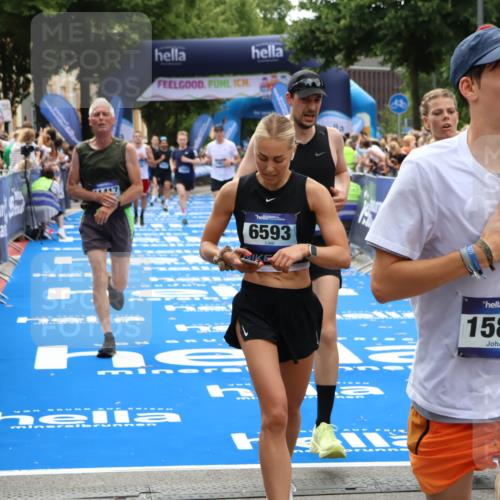 29.06.2025 - hella hamburg halbmarathon Zöllner http://msf.ph/oto/8184772 29.06.2025 10:42:10 Ziel 1441, 5682, 6593, 10216, 11417, 12098, 12292, 13196, 16677, 17363, 17864, 18772, 18920, 19046 meine-sportfotos.de