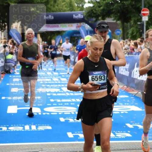 29.06.2025 - hella hamburg halbmarathon Zöllner http://msf.ph/oto/8184783 29.06.2025 10:42:10 Ziel 1441, 5682, 6593, 10216, 11417, 12098, 12292, 13196, 16677, 17363, 17864, 18772, 18920, 19046 meine-sportfotos.de