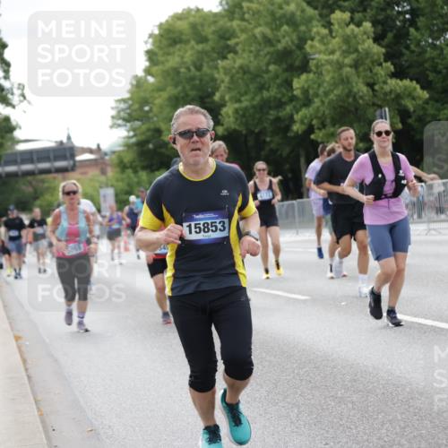 29.06.2025 - hella hamburg halbmarathon Jannik Wohlers http://msf.ph/oto/8184787 29.06.2025 10:23:26 Lombardsbrücke 1444, 1545, 2125, 2489, 4122, 4646, 4990, 5055, 5160, 5358, 5661, 6747, 8031, 8141, 8149, 8181, 8502, 8676, 8717, 9217, 9603, 9715, 10649, 11044, 11415, 11454, 11793, 13149, 14521, 15739, 15853, 16331, 17385, 17513, 18091, 18314, 18745, 18998, 19017 meine-sportfotos.de