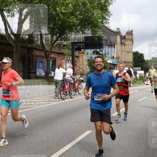 29.06.2025 - hella hamburg halbmarathon Yannick Fuchs http://msf.ph/oto/8184790 29.06.2025 10:43:31 20KM 1094, 1342, 1381, 1452, 1476, 2013, 2504, 2592, 2596, 2706, 2889, 2937, 3060, 4017, 4183, 4185, 4832, 5460, 5705, 6158, 7067, 7297, 7332, 8112, 8302, 8437, 8821, 9038, 9126, 9213, 9463, 9619, 9649, 9695, 9924, 10053, 10184, 10859, 10860, 11340, 11519, 11579, 11679, 11779, 11819, 11977, 12094, 12421, 12533, 12670, 13233, 13269, 13688, 13690, 14526, 15422, 15523, 15857, 16114, 16369, 16627, 16653, 16731, 16891, 17173, 17632, 17753, 18058, 18842, 18873, 18926, 19109 meine-sportfotos.de