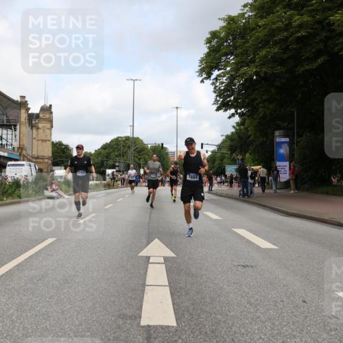29.06.2025 - hella hamburg halbmarathon Yannick Fuchs http://msf.ph/oto/8184800 29.06.2025 10:29:17 20KM 1002, 1080, 3005, 4477, 5048, 5152, 5550, 6169, 6878, 7534, 7628, 7884, 9519, 9686, 11202, 11230, 11661, 14069, 14388, 15902, 16417, 17014, 18026, 18837 meine-sportfotos.de