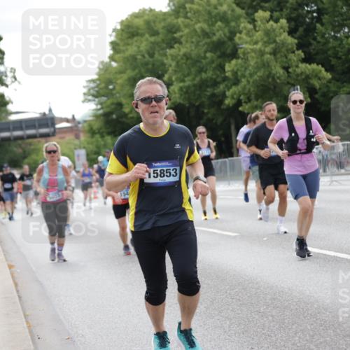 29.06.2025 - hella hamburg halbmarathon Jannik Wohlers http://msf.ph/oto/8184804 29.06.2025 10:23:26 Lombardsbrücke 1444, 1545, 2125, 2489, 4122, 4646, 4990, 5055, 5160, 5358, 5661, 6747, 8031, 8141, 8149, 8181, 8502, 8676, 8717, 9217, 9603, 9715, 10649, 11044, 11415, 11454, 11793, 13149, 14521, 15739, 15853, 16331, 17385, 17513, 18091, 18314, 18745, 18998, 19017 meine-sportfotos.de