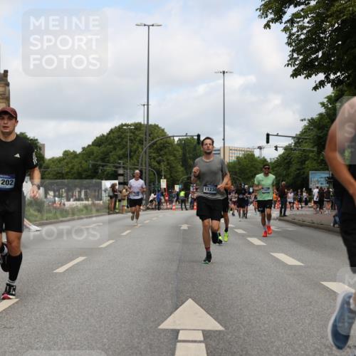 29.06.2025 - hella hamburg halbmarathon Yannick Fuchs http://msf.ph/oto/8184819 29.06.2025 10:29:18 20KM 1002, 1080, 4477, 5048, 5152, 5550, 6169, 6878, 7534, 7628, 7884, 8395, 9519, 9686, 11202, 11230, 11661, 14069, 14388, 15902, 16417, 17014, 18026, 18837 meine-sportfotos.de
