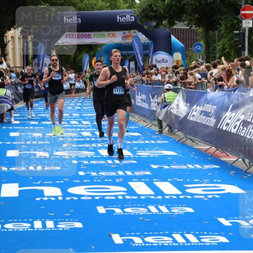 29.06.2025 - hella hamburg halbmarathon Zöllner http://msf.ph/oto/8184833 29.06.2025 10:33:20 Ziel 1959, 4679, 7723, 9047, 14167, 16881, 17175, 18455 meine-sportfotos.de