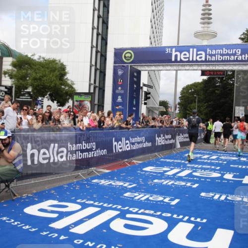 29.06.2025 - hella hamburg halbmarathon Michael Strokosch http://msf.ph/oto/8184838 29.06.2025 10:41:43 Ziel 1512, 9640, 9885, 13714, 16084, 18491 meine-sportfotos.de