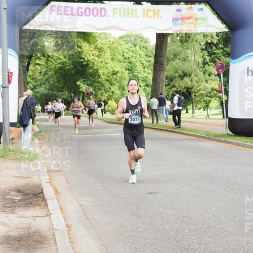 29.06.2025 - hella hamburg halbmarathon MichiJ http://msf.ph/oto/8184859 29.06.2025 10:18:28 Zwischen KM18-KM19 2075, 3968, 6090, 15655, 18763 meine-sportfotos.de
