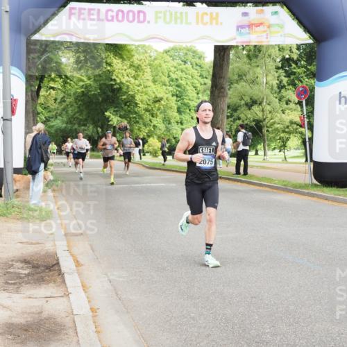 29.06.2025 - hella hamburg halbmarathon MichiJ http://msf.ph/oto/8184893 29.06.2025 10:18:28 Zwischen KM18-KM19 2075, 3968, 6090, 15655, 18763 meine-sportfotos.de
