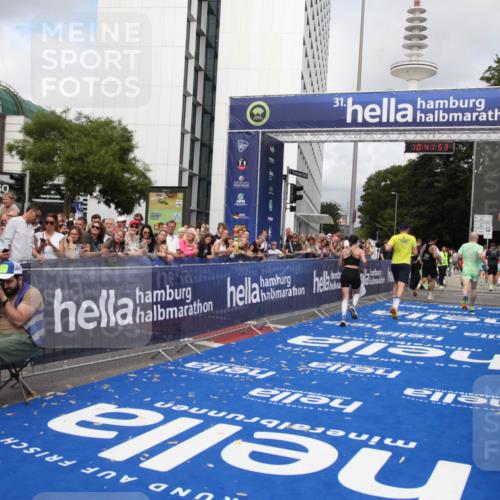 29.06.2025 - hella hamburg halbmarathon Michael Strokosch http://msf.ph/oto/8184937 29.06.2025 10:41:51 Ziel 1512, 1763, 7092, 10415, 11765, 14346, 15535, 15935 meine-sportfotos.de