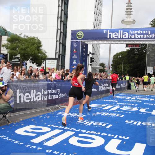 29.06.2025 - hella hamburg halbmarathon Michael Strokosch http://msf.ph/oto/8184956 29.06.2025 10:41:55 Ziel 1169, 7092, 10415, 11765, 15521, 15935 meine-sportfotos.de