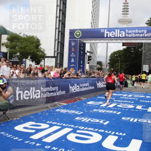 29.06.2025 - hella hamburg halbmarathon Michael Strokosch http://msf.ph/oto/8184960 29.06.2025 10:41:55 Ziel 1169, 7092, 10415, 11765, 15521, 15935 meine-sportfotos.de