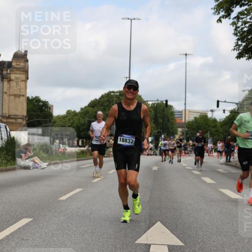 29.06.2025 - hella hamburg halbmarathon Yannick Fuchs http://msf.ph/oto/8184994 29.06.2025 10:29:21 20KM 1002, 4477, 5048, 5152, 5550, 6169, 6878, 7628, 7884, 8395, 9519, 9686, 11202, 11230, 11661, 14069, 14388, 15902, 16417, 17014, 18026, 18837 meine-sportfotos.de